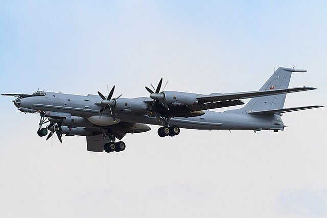 兩架俄軍Tu-142環繞日本飛行 日本戰機緊急升空因應.jpg