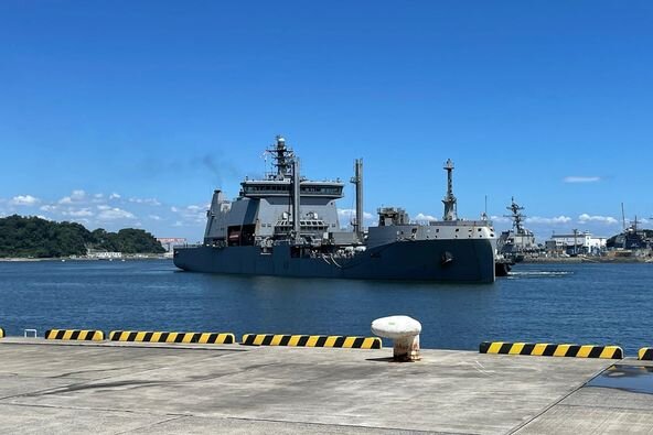 奧特亞羅瓦號  （HMNZS Aotearoa）.jpg