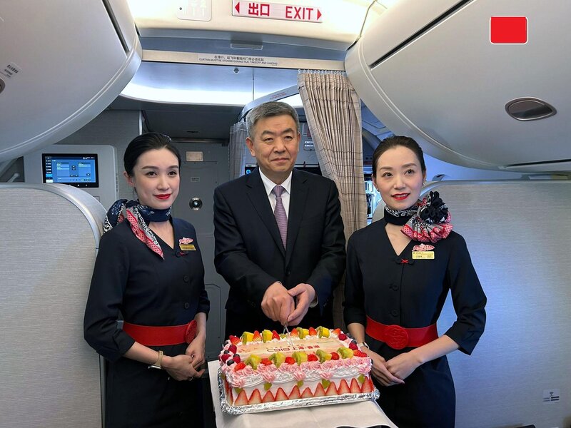 國產C919執飛港滬部分航線乘客稱機艙舒適、飛機餐味道不錯.jpg