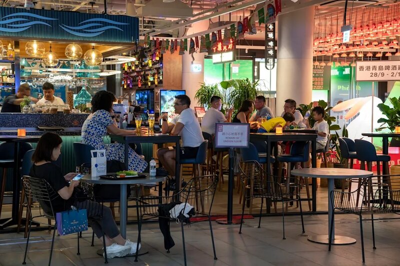 復活節長假期，香港餐飲聯業協會會長黃家和稱訂枱情況並不理想，擔心市民外遊打擊本港.jpg