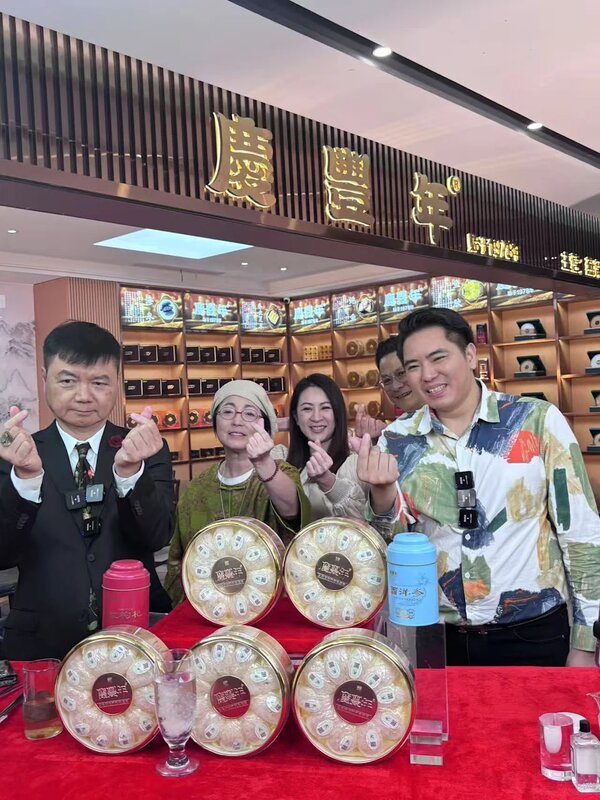 藝人艾威簽約內地直播帶貨.jpg