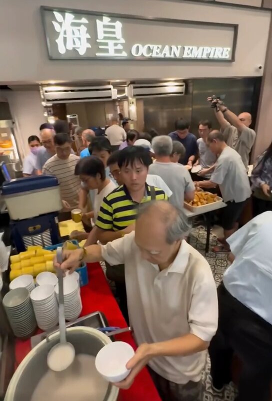 5 該次「粥店放題」容許食客付 10 元，在 45 分鐘內任食白粥、油器和豆漿。.jpg