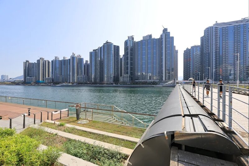 港樓低迷消費外流 打擊甚於關稅.jpg