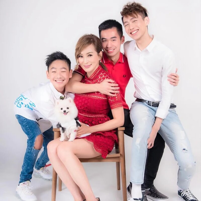 2   羅霖離婚後淨身出戶，努力工作供養兒子，自己亦成為經濟獨立的女人。（IG@candylolam）.jpg