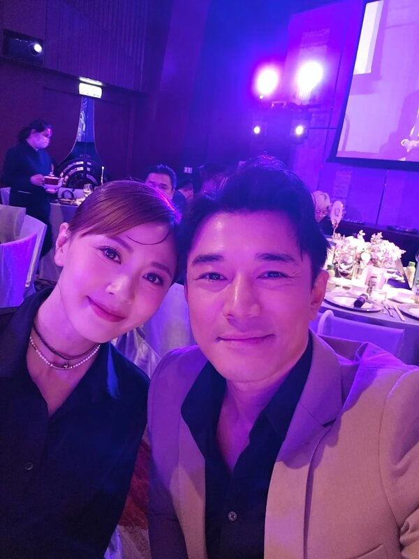 4  朱晨麗與好友黃祥興合照。（IG@rebecca_zhu）.jpg