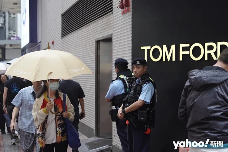 4 崇光百貨一帶，有數十名警員在場駐守或巡邏。.jpg