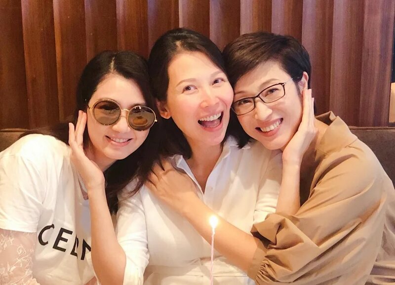 3 陳法蓉（右）同蔡少芬(中)情同姊妹.jpg