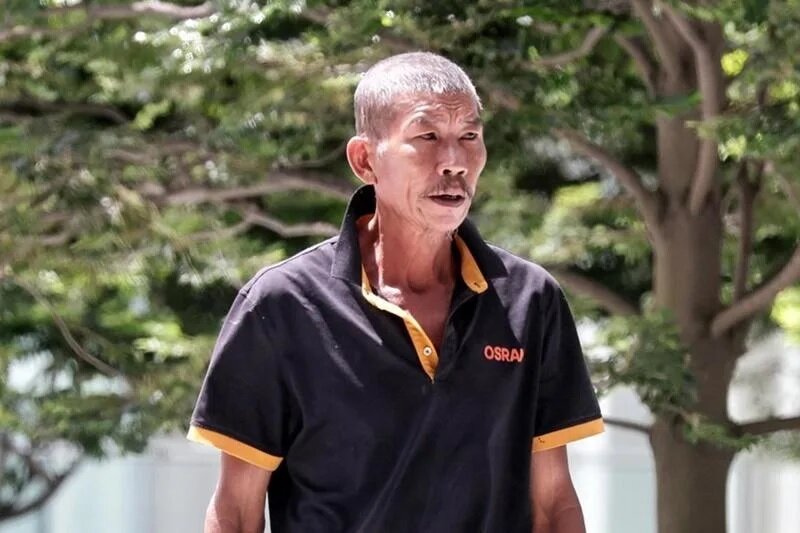 男子新加坡隨地小便被捉，想用7蚊雞賄賂2執法人員被捕坐監。(X).jpg