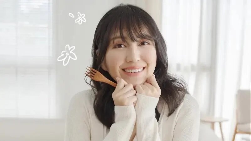 人氣漫畫家織織（如圖）感情觸礁後常以作品反映心境，並提及交往初期的「草莓事件」，.jpg
