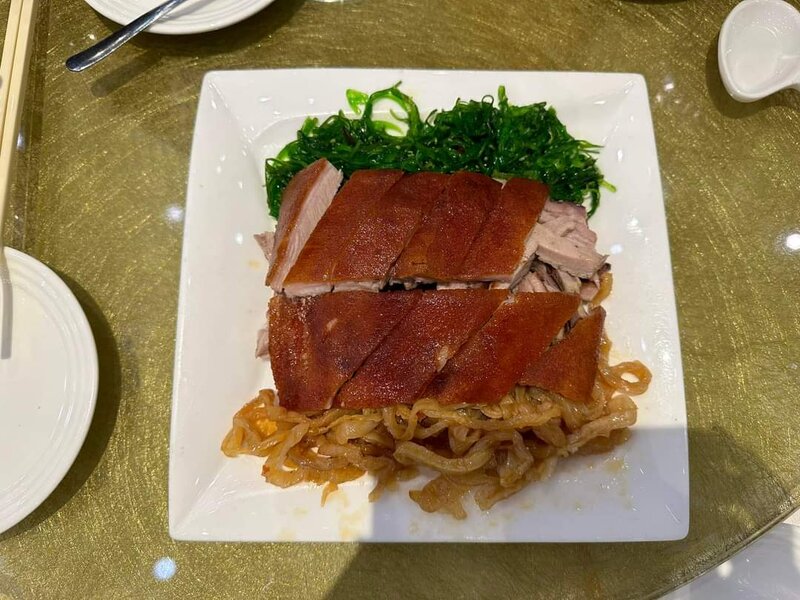 脆皮乳豬海蜇.jpg