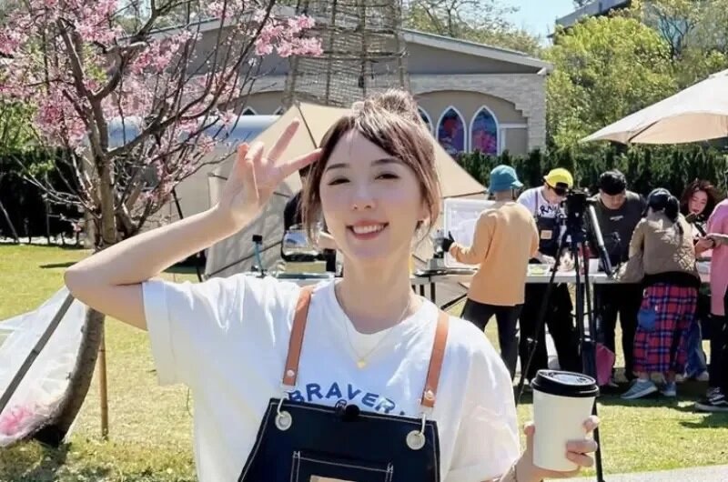 女星「五熊」蔡頤榛挺5月孕肚外出開車，停婦幼車位卻收到罰單，她曬單喊冤，強調有放.jpg