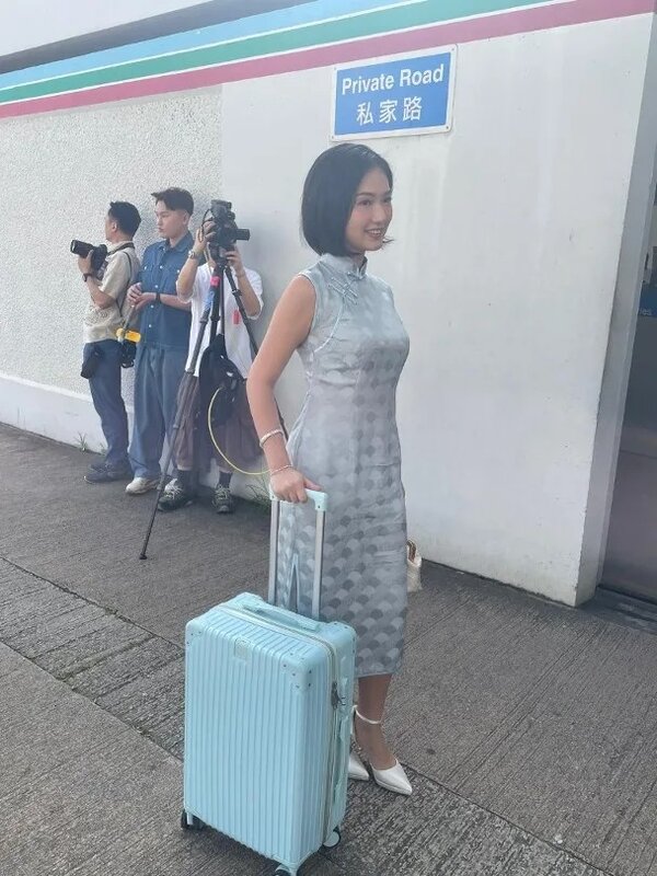 10 呢位參加者幾甜美，拖篋現身。.jpg