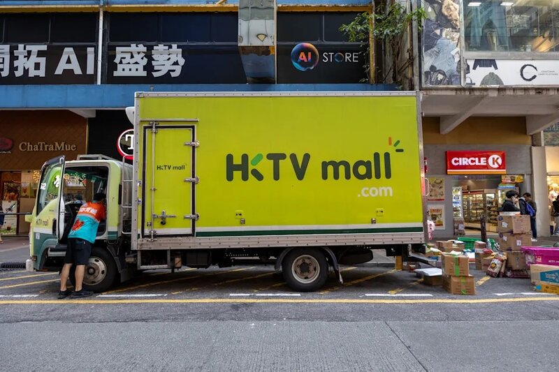 2 HKTVmall自建車隊提供送貨服務，儘管擁有最大規模優勢，經營成本卻依然十分沉重。.jpg
