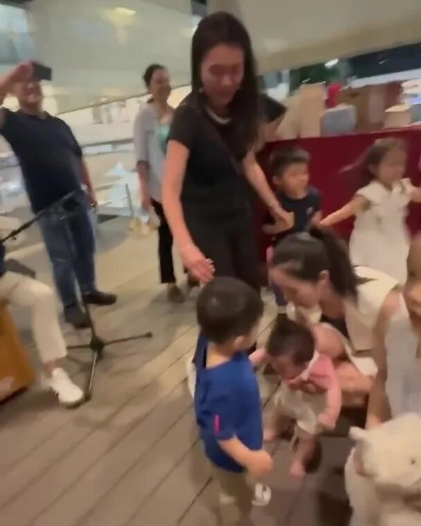 4 隱約看到麥明詩兒子的正面。.jpg