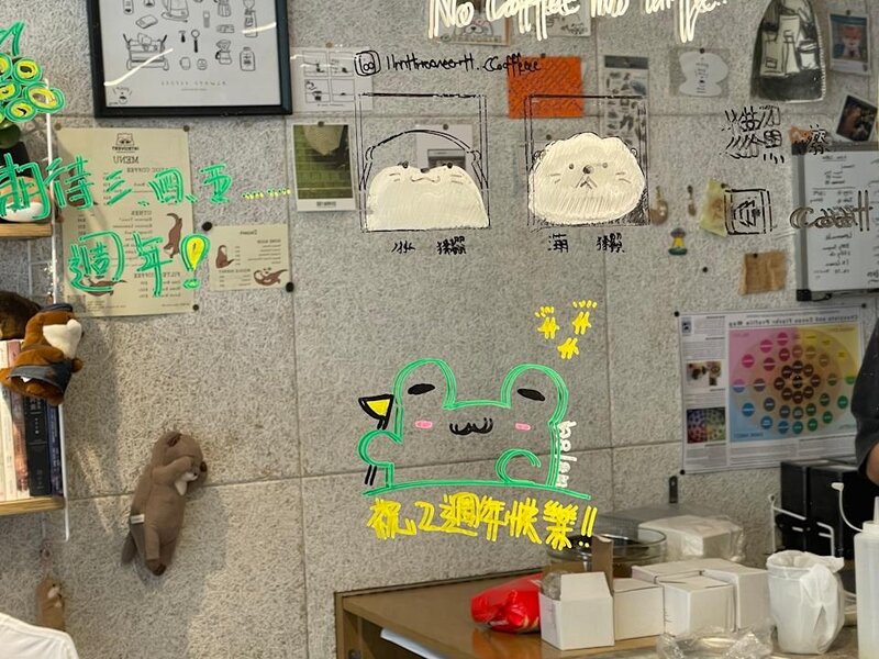 5 咖啡店代表懷疑《文匯報》記者誤把客人繪畫的青蛙圖案認作 Pepe。.jpg
