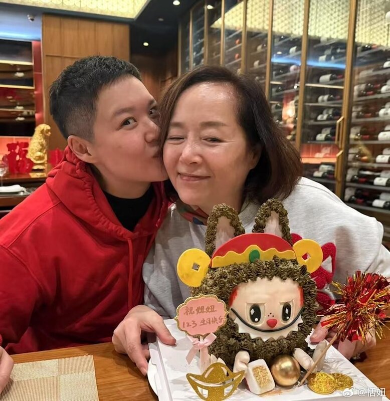 3 恬妞女兒朱宇豐現時擔任媽媽的經理人.jpg