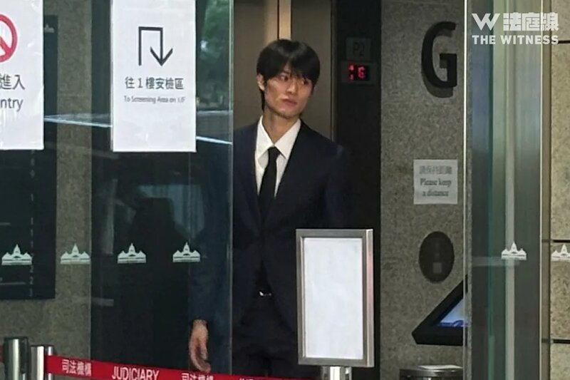 2 上村謙信接受判罰後離開法院。（《 法庭線》記者攝）.jpg