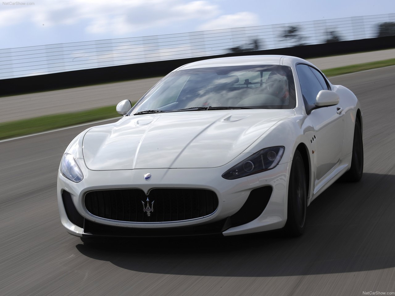 Maserati-GranTurismo_MC_Stradale_002.jpg