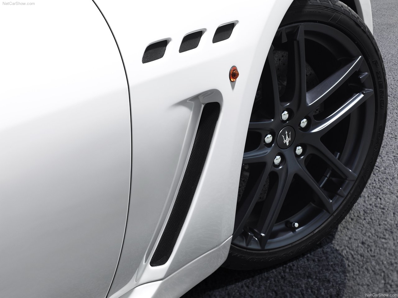 Maserati-GranTurismo_MC_Stradale_023.jpg