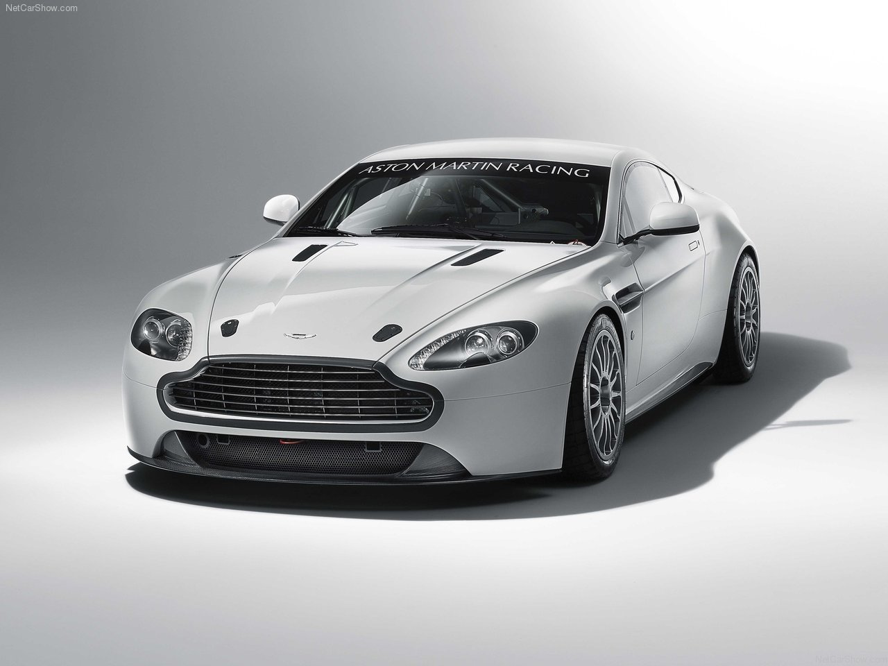 Aston_Martin-Vantage_GT4_2011_1280x960_wallpaper_01.jpg