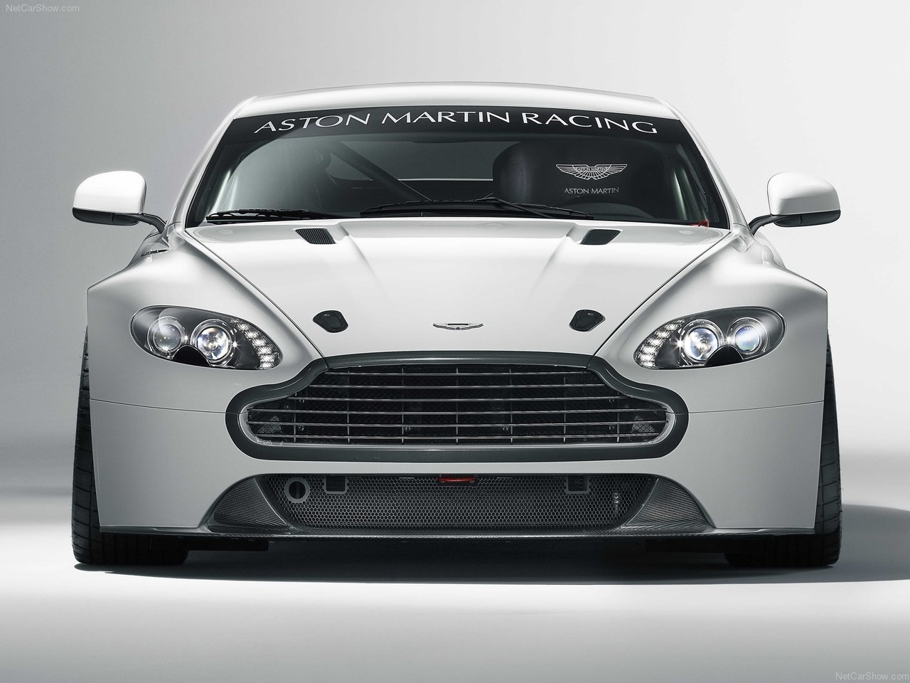 Aston_Martin-Vantage_GT4_2011_1280x960_wallpaper_04.jpg